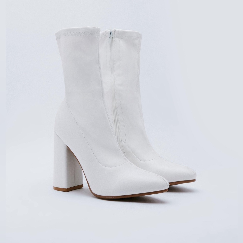White boots sz 7 style Y2K 70s